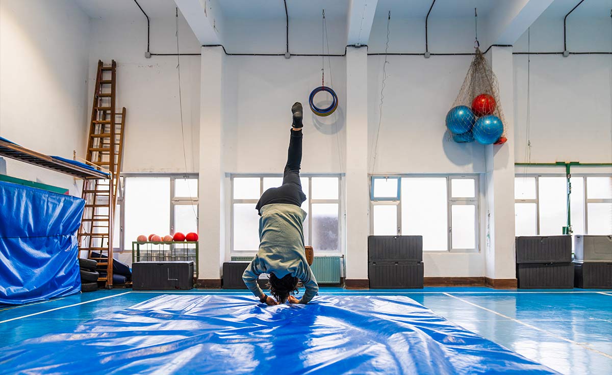 Залы для спортивных игр на матах 1?>