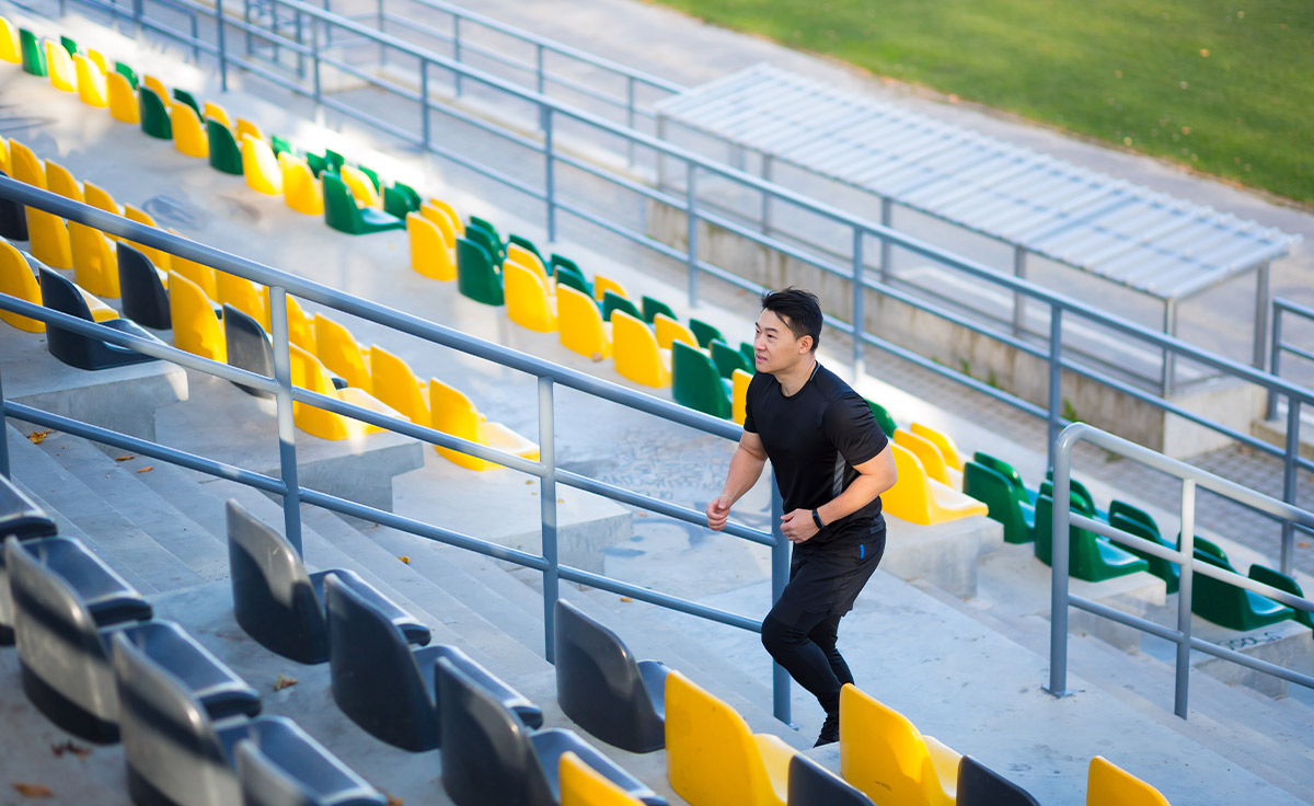 Стальная трибуна?>