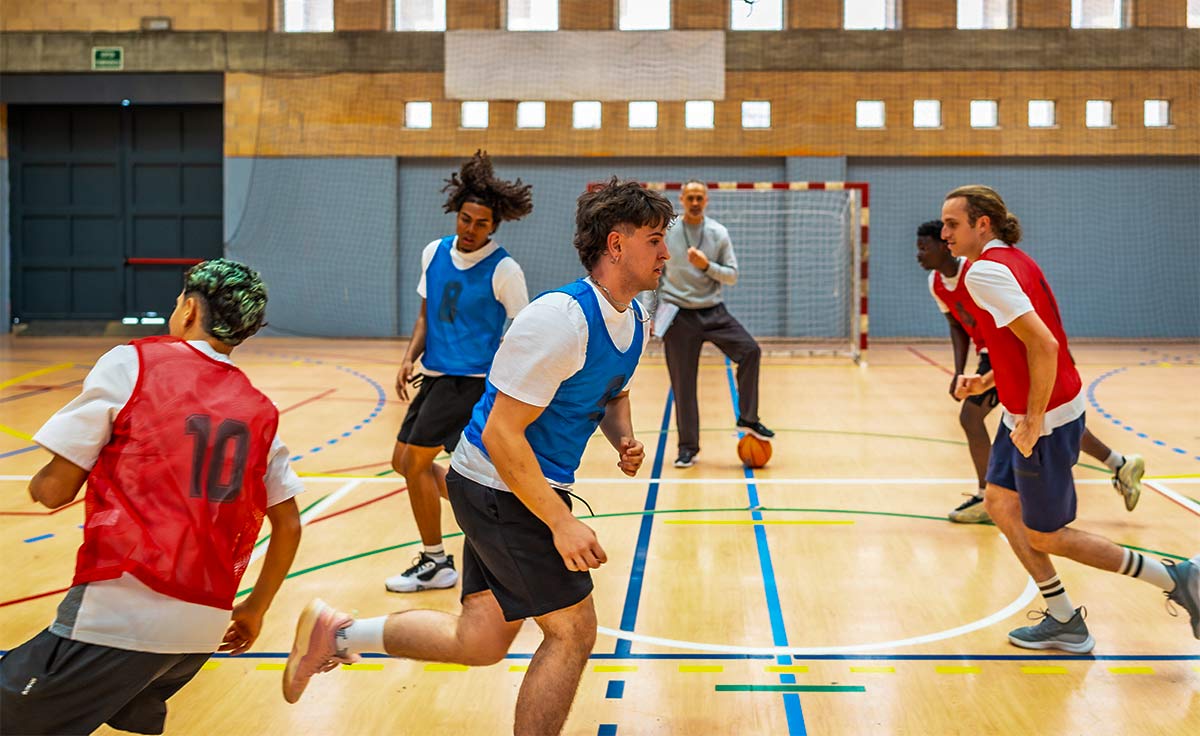 Футзальные площадки 1?>